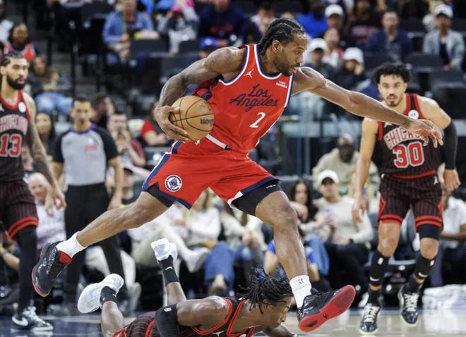 伦纳德砍28分创队史纪录 快船力克公牛迎连胜