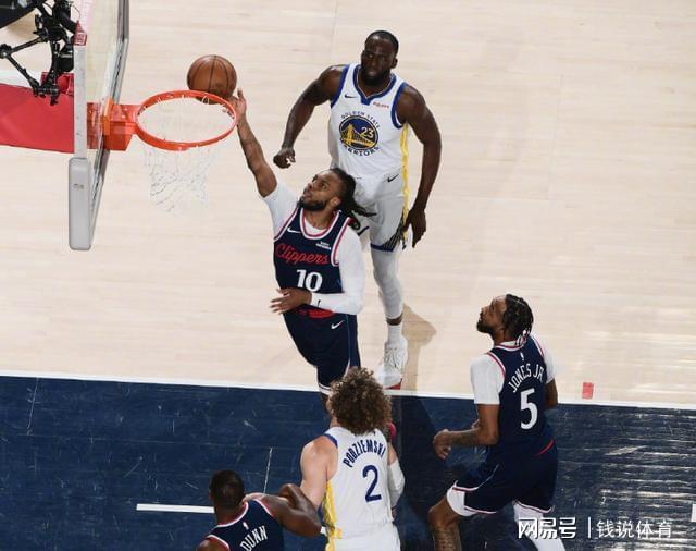 勇士逆转快船保住季后赛希望，库里格林状态回